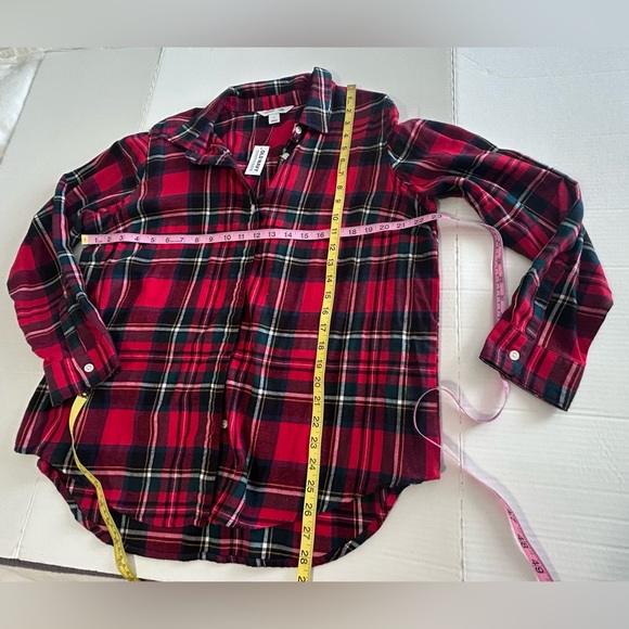 NWT Old Navy women's long-sleeve button-down shirt red plaid flannel pattern. - Picture 5 of 6